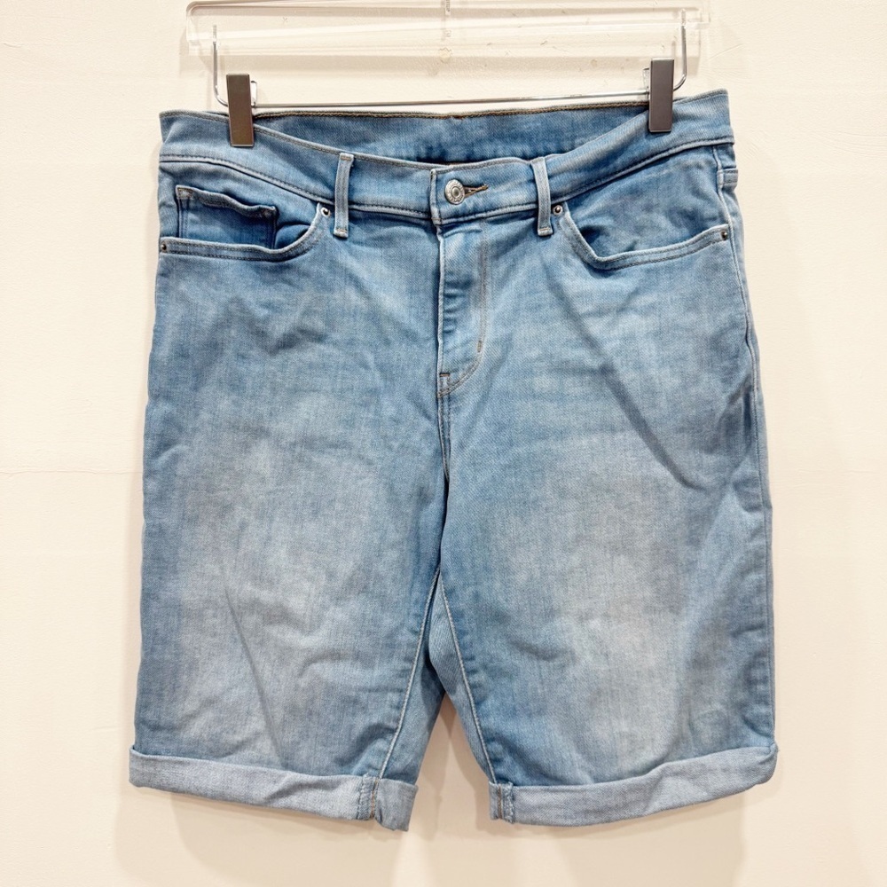 Levi’s Cuffed Light Wash Denim Bermuda Shorts Size 31 Classic Casual Y2K